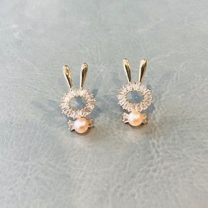 pearl earrings